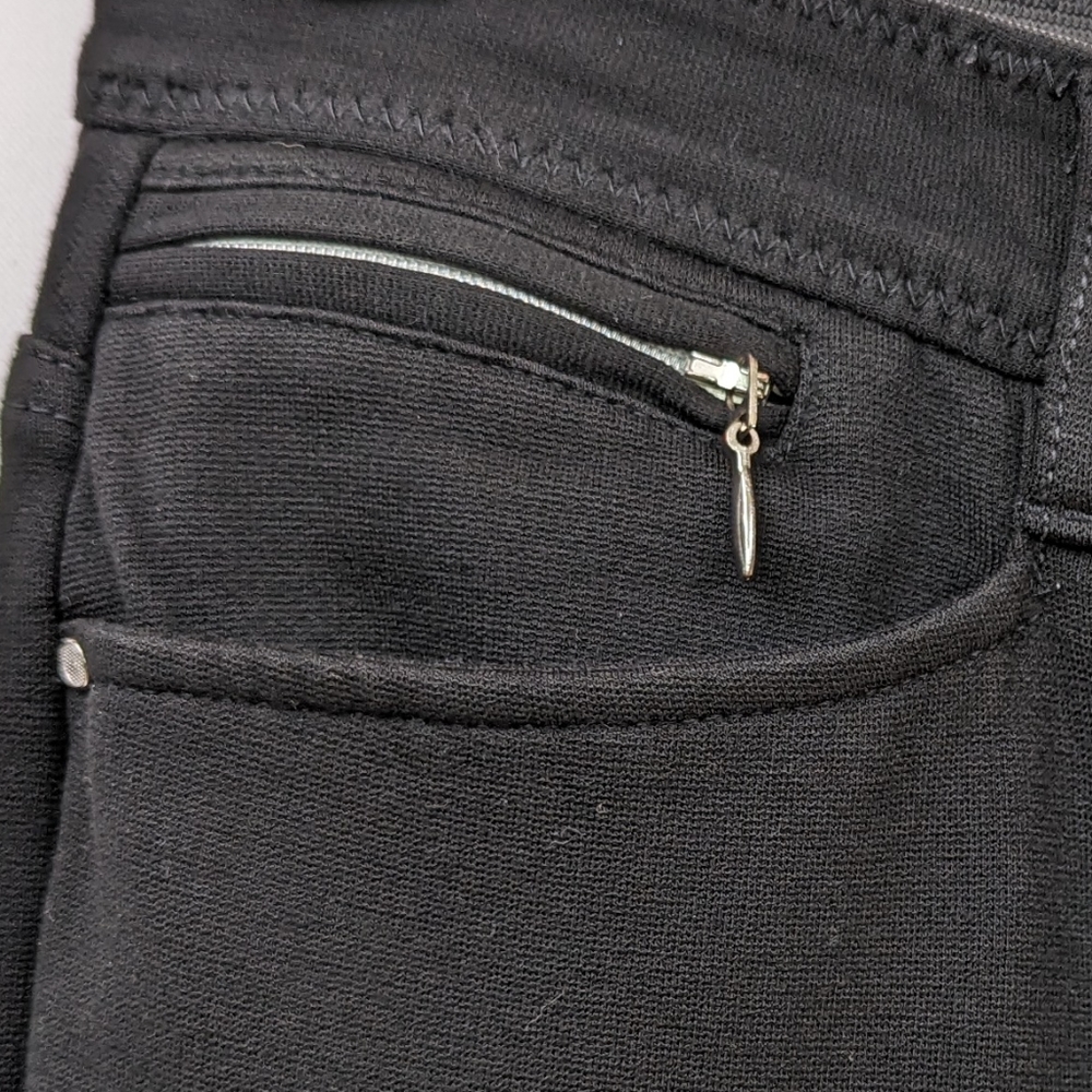 Chico's Cropped Pants Ponte Stretch Zipper Accent So Slimming Chico's 1.5 Short - Picture 3 of 12